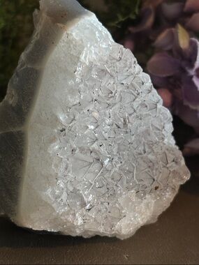 Clear Quartz Crystal on Agate base with manganese oxide minerals